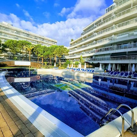 Seafront Apartment In Бланес Екстериор снимка