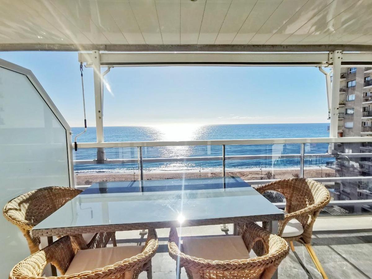 Seafront Apartment In Бланес Екстериор снимка