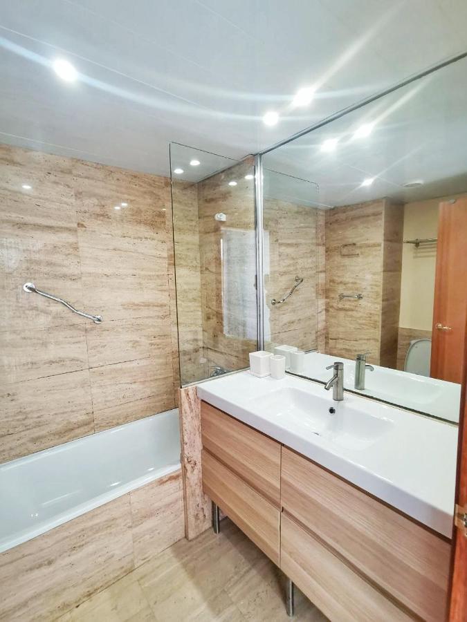 Seafront Apartment In Бланес Екстериор снимка