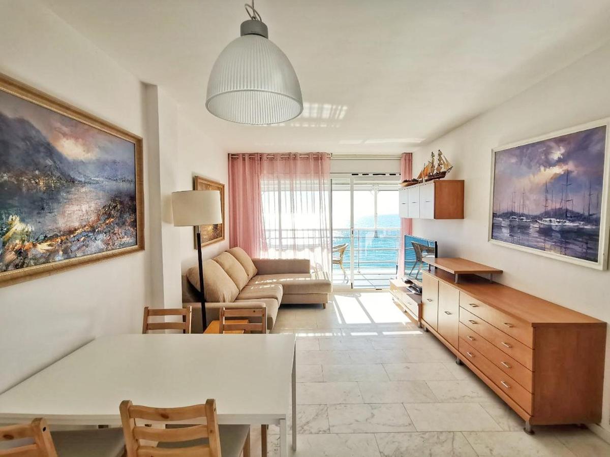 Seafront Apartment In Бланес Екстериор снимка