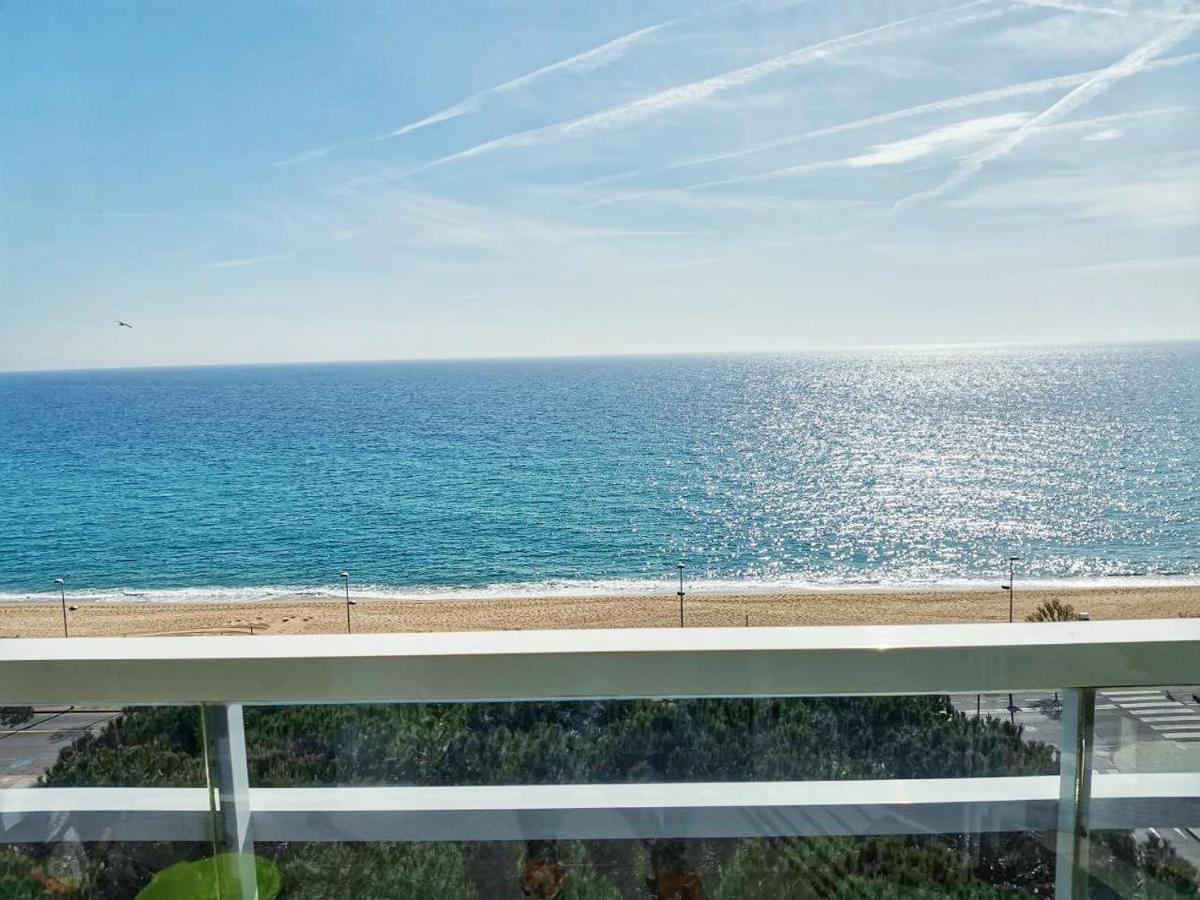 Seafront Apartment In Бланес Екстериор снимка