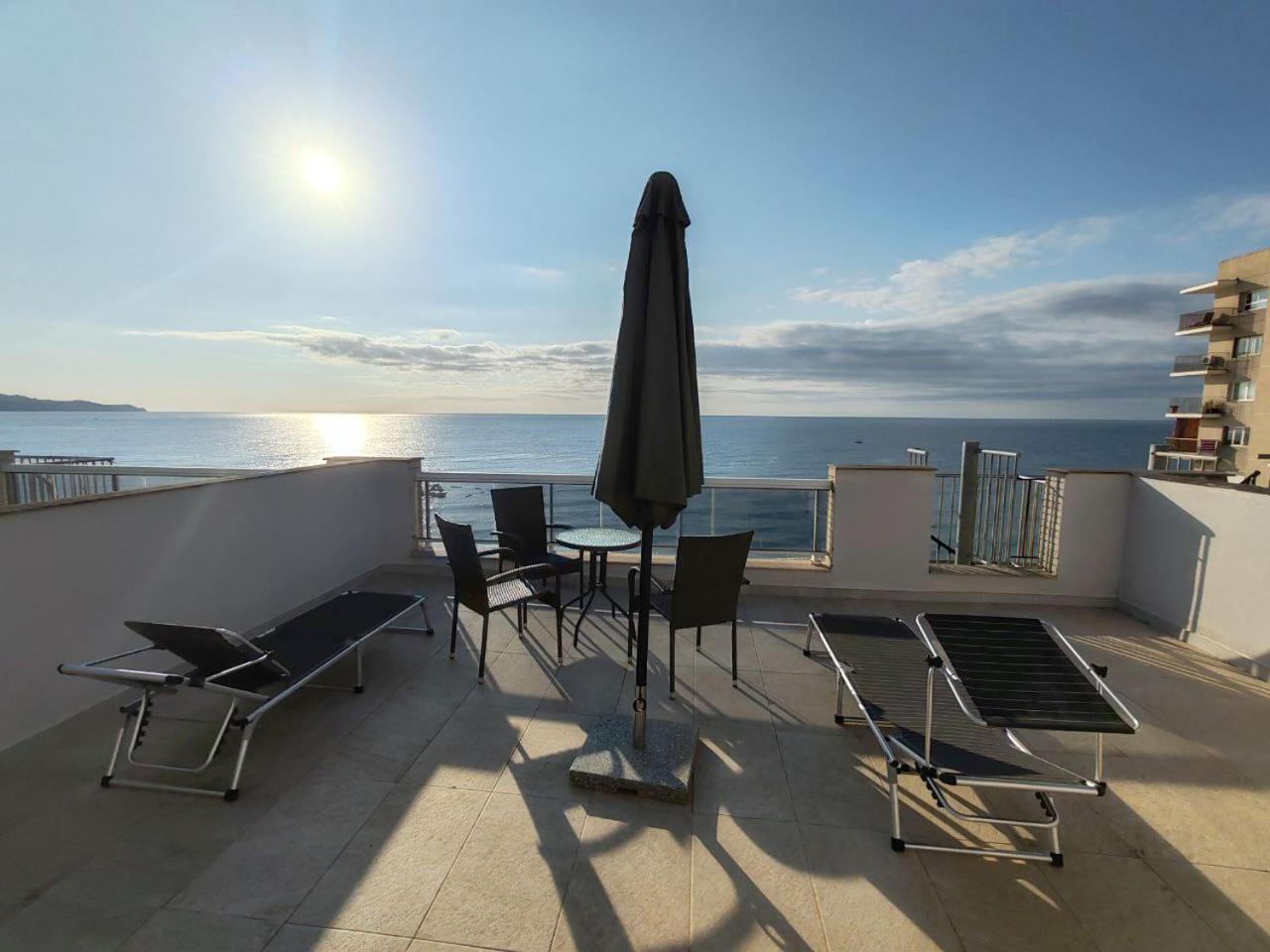Seafront Apartment In Бланес Екстериор снимка